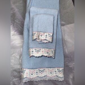 Vtg Coquette Canon set of 3 Blue Bath Towels Satin embroidery trim hearts